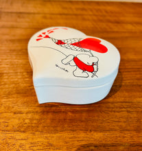 Load image into Gallery viewer, Love Talks Ziggy Catch a Heart Shaped Jewelry Box
