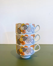 Load image into Gallery viewer, Vintage Set of 3 Floral Coffee Cups
