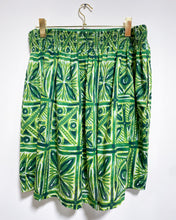 Load image into Gallery viewer, Vanessa Virginia Tropical Batik Skirt (16W)
