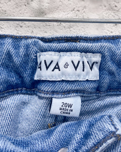 Ava & Viv Denim Shorts (20W)