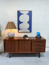 Load image into Gallery viewer, Vintage Bitossi Italian Ceramic Lamp
