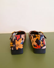 Load image into Gallery viewer, Floral and Brown Mary Jane Shoes (6)
