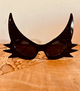 Sexy Cat Woman w Cat Eyes Sunnies