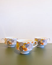 Load image into Gallery viewer, Vintage Set of 3 Floral Coffee Cups
