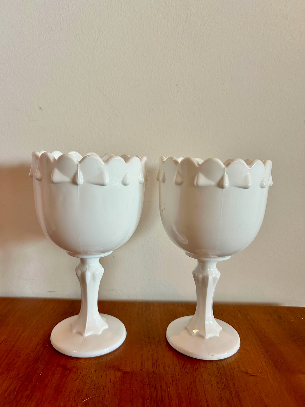 Teardrop Milk Glass Glassware set of 2