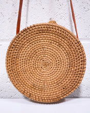 Load image into Gallery viewer, Round Wicker Purse
