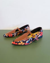 Load image into Gallery viewer, Floral and Brown Mary Jane Shoes (6)
