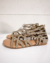 Load image into Gallery viewer, Torrid Tan Summer Sandals - 9
