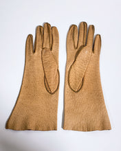 Load image into Gallery viewer, Vintage Tan Gloves (6)
