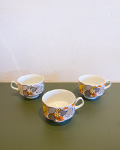 Load image into Gallery viewer, Vintage Set of 3 Floral Coffee Cups
