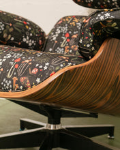 Load image into Gallery viewer, Black Garden Iconic Chair and Ottoman
