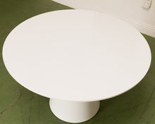 Load image into Gallery viewer, Lacquered White Table
