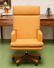 Load image into Gallery viewer, Executive Vintage Office Chair
