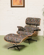 Load image into Gallery viewer, Black Garden Iconic Chair and Ottoman
