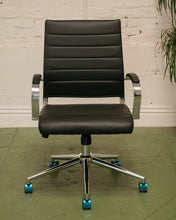 Load image into Gallery viewer, Black Swivel Office Chair
