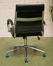 Load image into Gallery viewer, Black Swivel Office Chair
