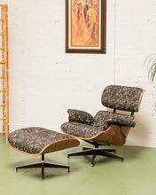 Load image into Gallery viewer, Black Garden Iconic Chair and Ottoman
