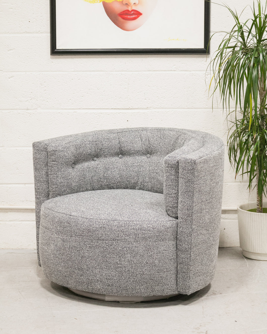 Babita Swivel Chair in Wilshire Pepper