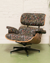 Load image into Gallery viewer, Black Garden Iconic Chair and Ottoman
