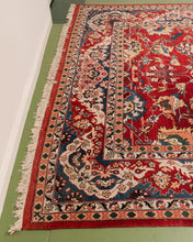 Load image into Gallery viewer, Antique Heriz Handwoven Rug
