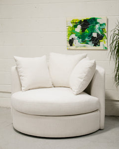 Bianca Swivel Chair in Zues Pearl