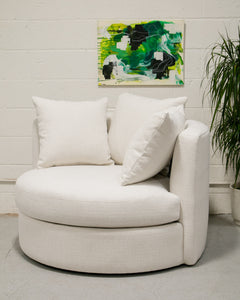 Bianca Swivel Chair in Zues Pearl