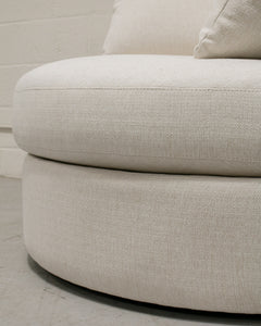 Bianca Swivel Chair in Zues Pearl