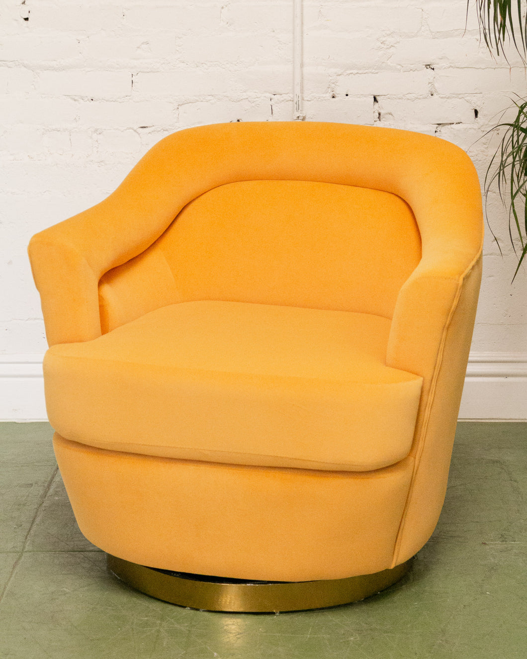 Goldy Swivel Lounge Chair