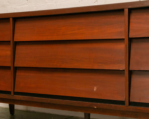 Louvered Drawer 9 Drawer Dresser