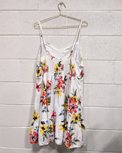 Load image into Gallery viewer, Old Navy Floral Summer Dress (XXL)
