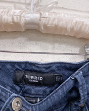 Load image into Gallery viewer, Torrid Blue Denim Pants (22 S)
