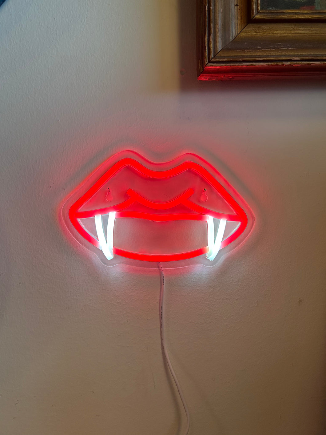 Fangs LED Light