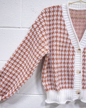 Load image into Gallery viewer, Caramel and Cream Cardigan (XL)
