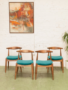 Scandinavian Dining Chair in Teal Velvet