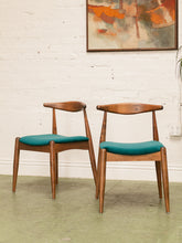 Load image into Gallery viewer, Scandinavian Dining Chair in Teal Velvet
