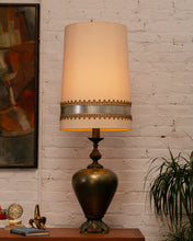 Load image into Gallery viewer, Vintage Hollywood Regency Table Lamp
