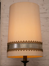 Load image into Gallery viewer, Vintage Hollywood Regency Table Lamp
