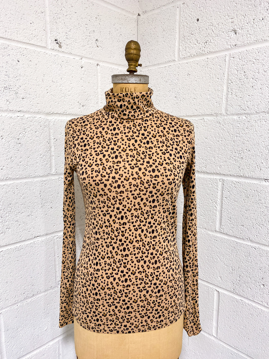 Lightweight Animal Print Turtleneck (S)