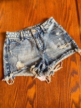 Load image into Gallery viewer, Denim Cut Off Shorts (S)
