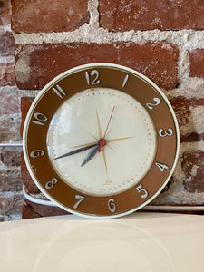 Vintage Lux Plugin Wall Clock