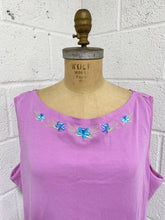 Load image into Gallery viewer, Pink Tank with Floral Detail (20-22W)
