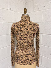 Load image into Gallery viewer, Lightweight Animal Print Turtleneck (S)
