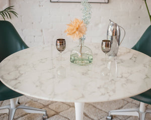 Daisy Faux Marble 40 in Dining Table, White