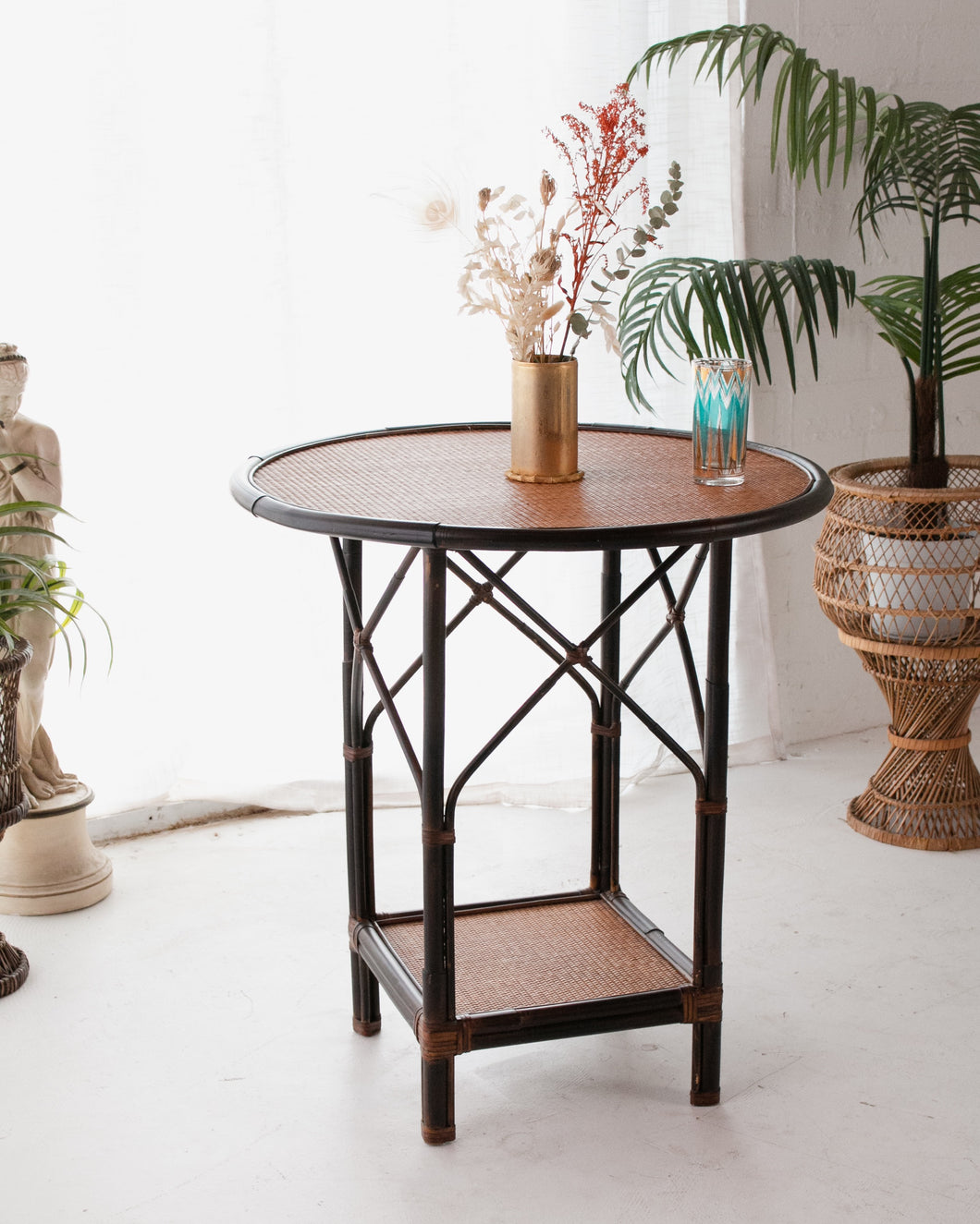 Rattan Round Table (Mana)