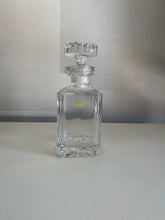 Load image into Gallery viewer, Stunning Crystal Decanter
